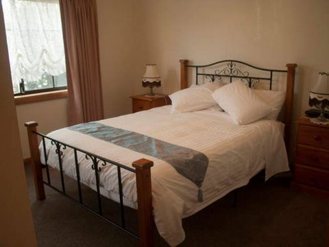 Twin Pines Cottage On Lansdowne - Stayed 3