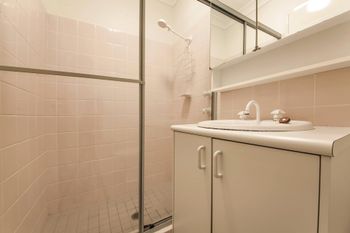 Carindale Unit 13 19 23 Dowling Street - Stayed 5
