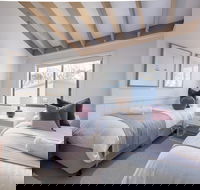 Discobulous 7 - Stayed