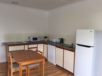 Nutgrove Beach Studio Apartment - Stayed 4