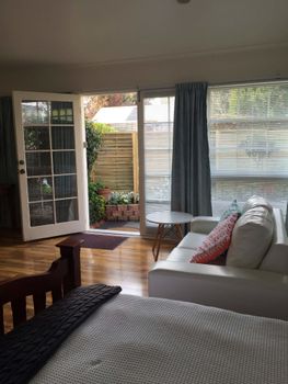 Nutgrove Beach Studio Apartment - Stayed 1