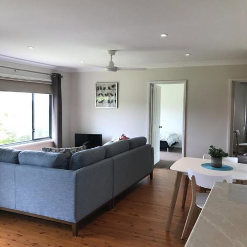 WAVES At MOLLYMOOK - Stayed 2