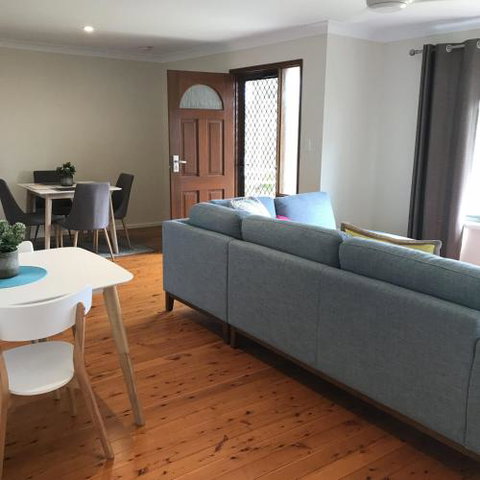 WAVES At MOLLYMOOK - Stayed 1