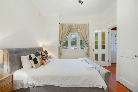 HomeHotel LuxuryHome 500m Crows Nest Shops - Stayed 1