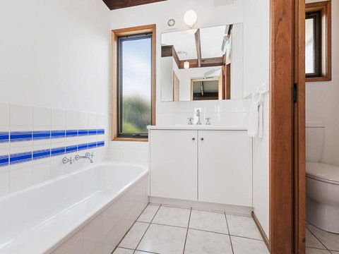 Swimmers Rest - Uninterrupted Panoramic Ocean Views - 1 Bedroom - Stays Accommodation 3