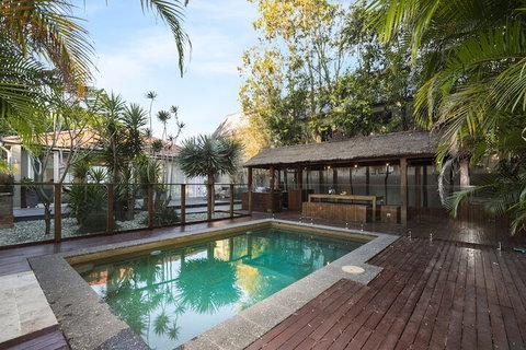 Coogee Luxury Home With Salt Water Pool & Parking - Stayed 2