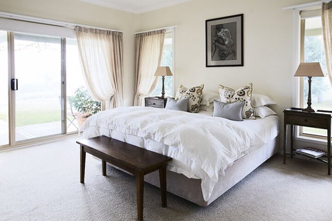 Rosby Guesthouse - Stays Accommodation 4