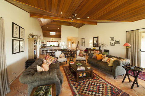 Rosby Guesthouse - Stays Accommodation 1