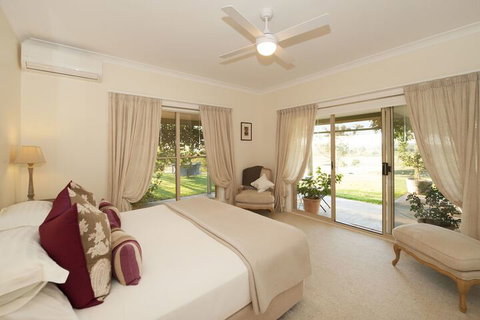 Rosby Guesthouse - Stays Accommodation 5