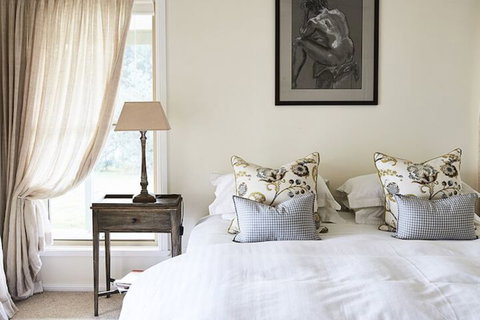 Rosby Guesthouse - Stays Accommodation 3