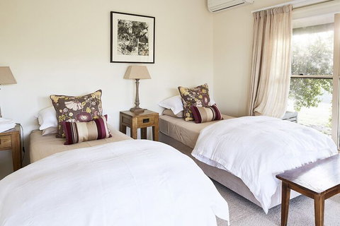 Rosby Guesthouse - Stays Accommodation 2