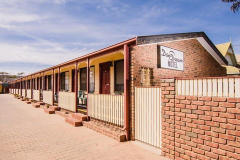 Daydream Motel And Apartments - Stays Accommodation 3