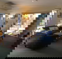 Lyreen's Apartment BB - Stayed