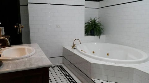 Petersons Armidale Winery & Guesthouse - Stayed 5