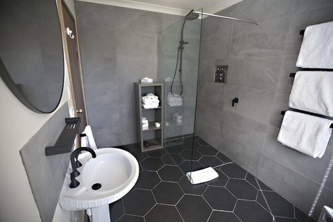 The Shingles Riverside Cottages - Stayed 6