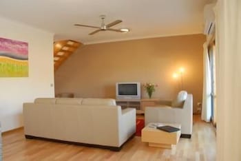The Lakes Apartments - Stays Accommodation 2