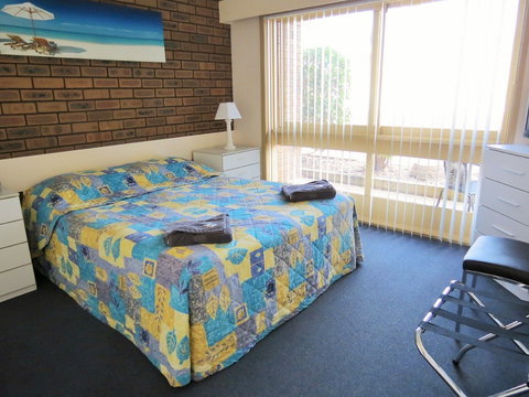 Chapman Court Holiday Units - Stays Accommodation 2