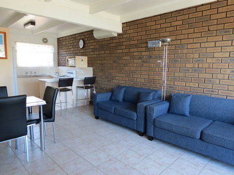 Chapman Court Holiday Units - Stays Accommodation 1