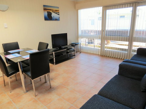 Chapman Court Holiday Units - Stays Accommodation 6