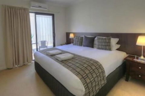 Red Earth Motel - Stays Accommodation 0