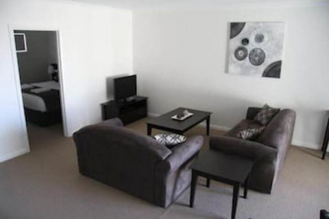 Red Earth Motel - Stays Accommodation 7