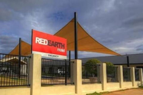 Red Earth Motel - Stays Accommodation 3