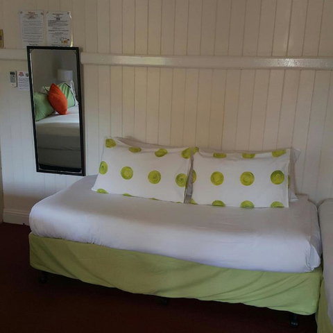 Joes Waterhole Hotel - Stayed 5