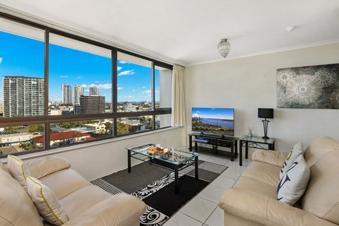 Palmerston Tower Holiday Apartments - Stays Accommodation 3