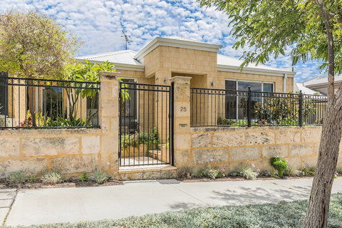 Ocean Keys Cottage - Stayed 1