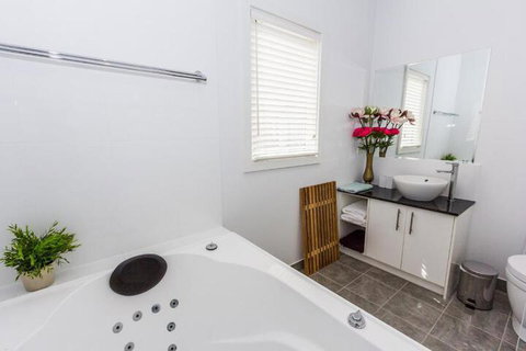 Seaside Spa Retreat - Stayed 4