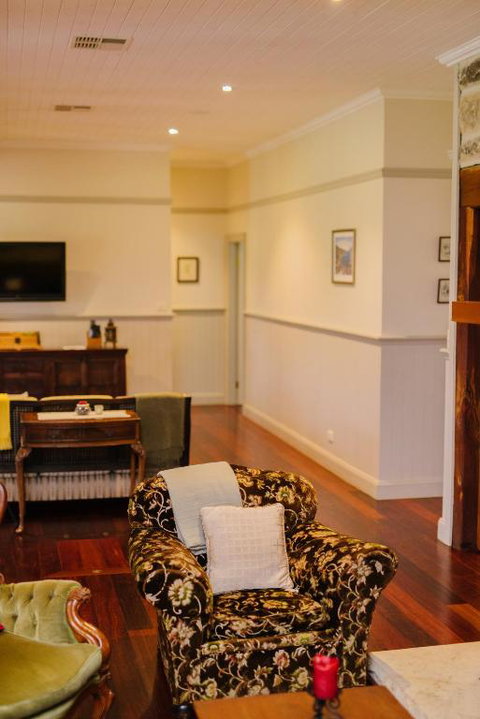 Hanging Tree Wines - Stayed 2