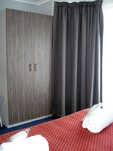 A Raceview Motor Inn - Stayed 5