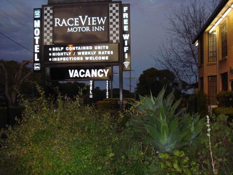 A Raceview Motor Inn - Stayed 1
