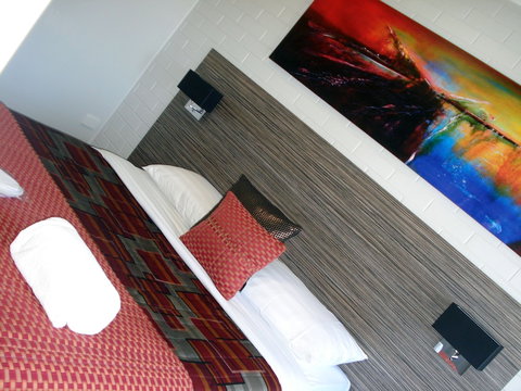 A Raceview Motor Inn - Stayed 2