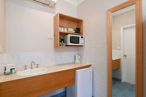 Catalina Motel Lake Macquarie - Stays Accommodation 5