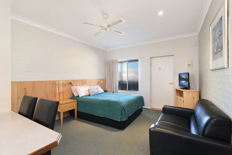 Catalina Motel Lake Macquarie - Stays Accommodation 3