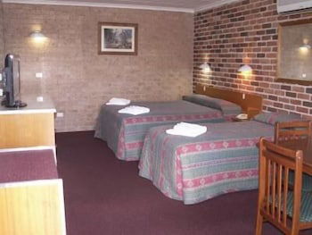 Cedar Lodge Motel - Stayed 4