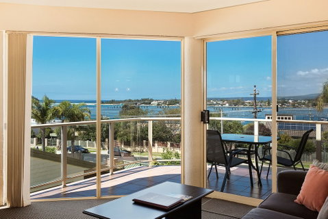 Baywatch Luxury Apartments - Stayed 5