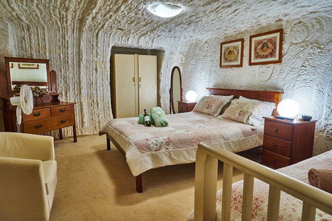 Underground Bed And Breakfast - Stayed 2