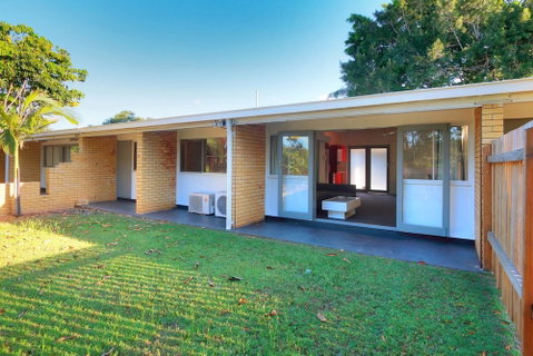 Brook Hotel - Stays Accommodation 0