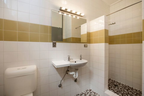Brook Hotel - Stays Accommodation 4