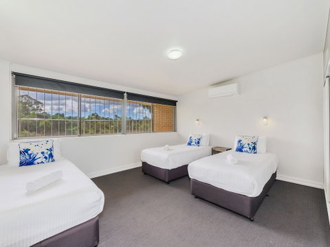 Brook Hotel - Stays Accommodation 5