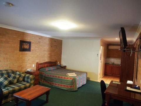 Cobar Town And Country Motor Inn - Stays Accommodation 3