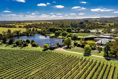 Lakeside Villas At Crittenden - Stays Accommodation 3