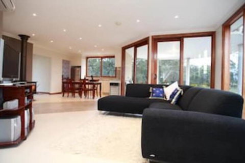 Aurora Cottages - Stays Accommodation 5