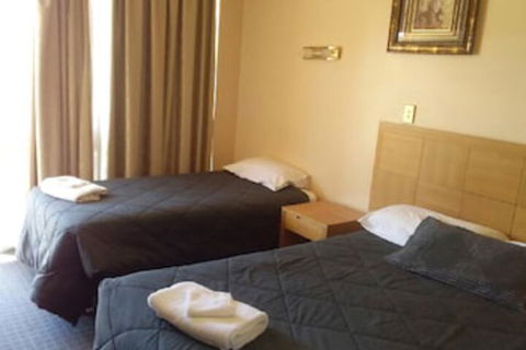 Desert Sand Motor Inn - Stays Accommodation 3
