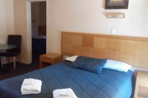 Desert Sand Motor Inn - Stays Accommodation 2