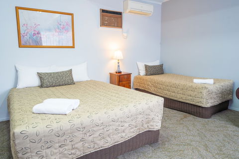 Castle Motel - Stayed 6