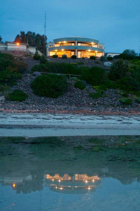 Cliff House Beachfront Villas - Stayed 6