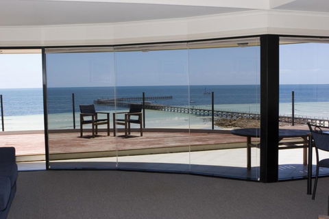 Cliff House Beachfront Villas - Stayed 5
